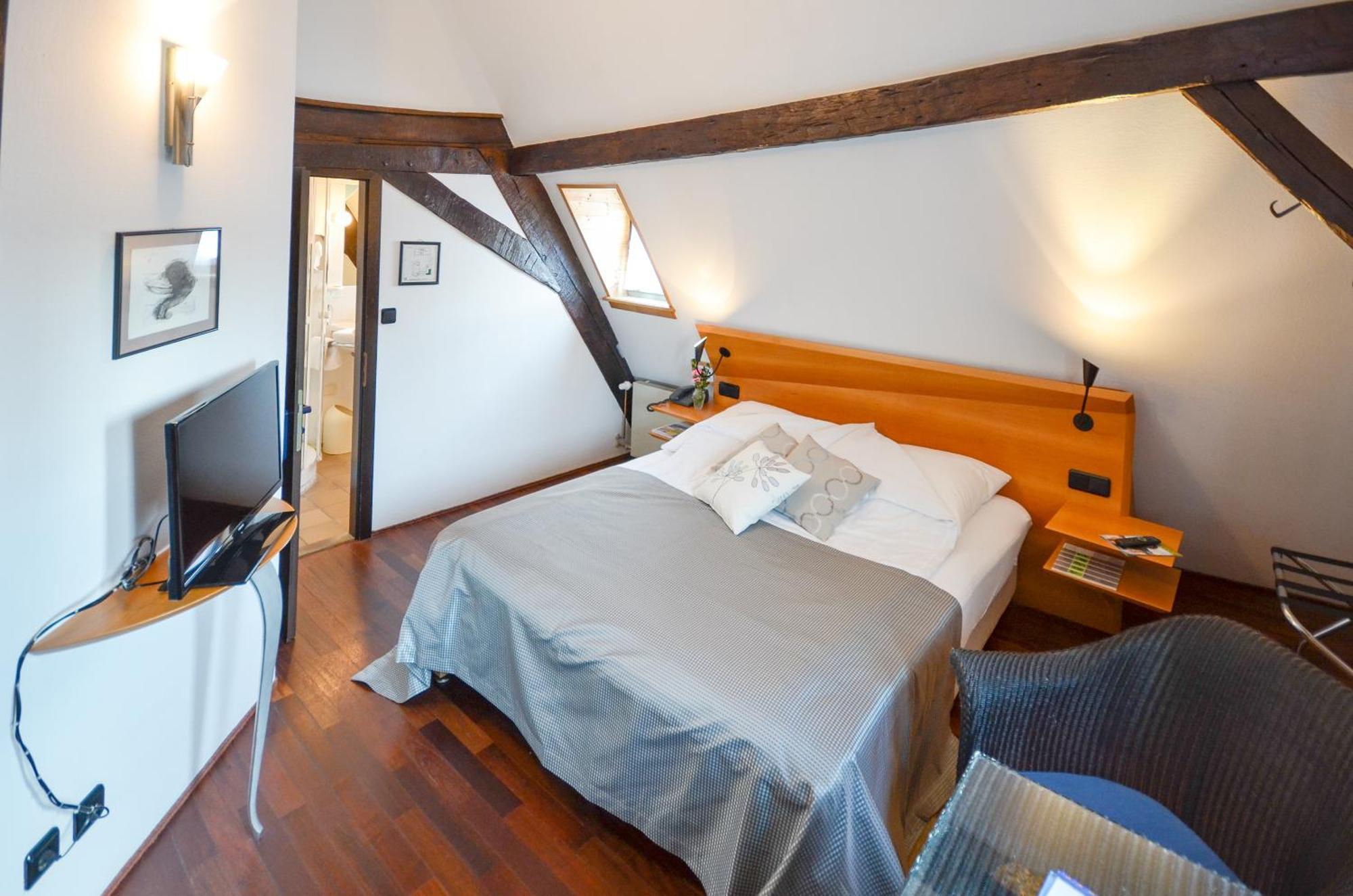 Restaurant & ****Hotel Hoeerhof Idstein Oda fotoğraf